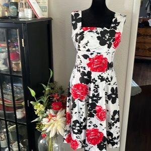 Beautiful size medium Rose dress